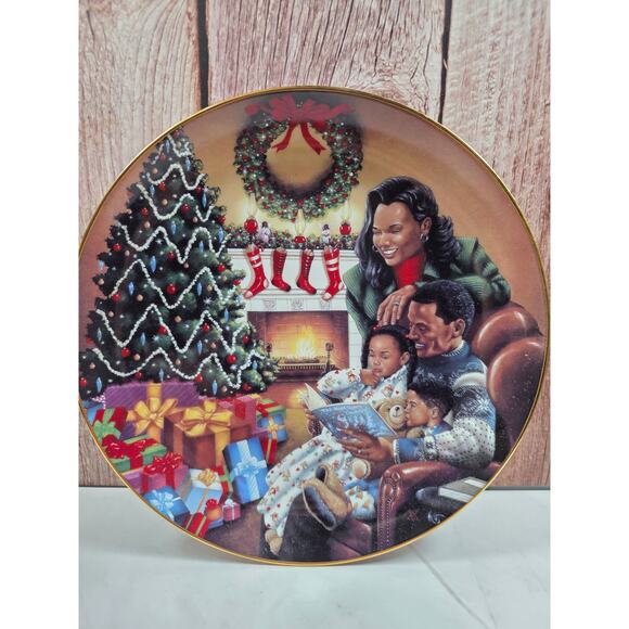 Islandia Intl Blessed Event "Blessed Holiday" 8" diameter Collector Plate - Picture 1 of 2